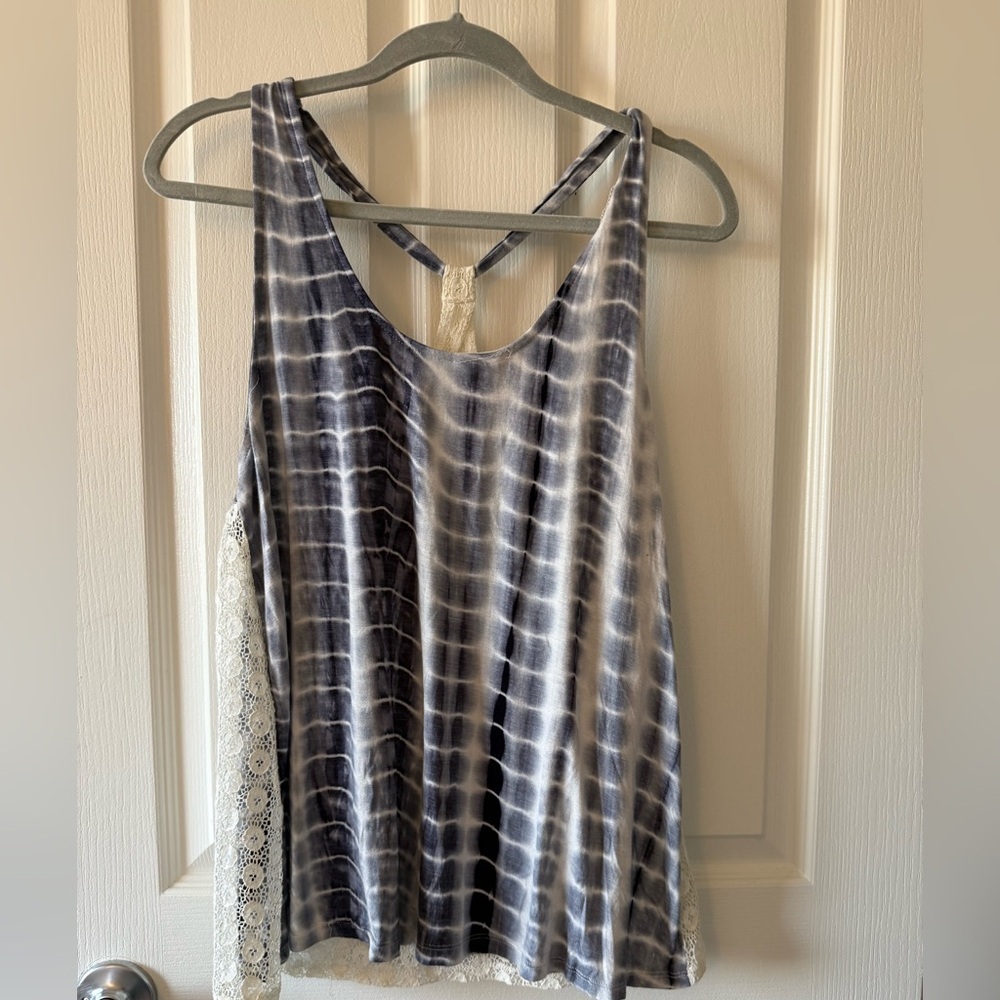 Hem & Thread Blue and White Tie Dye Lack Back Cami
Tank Top Size Large